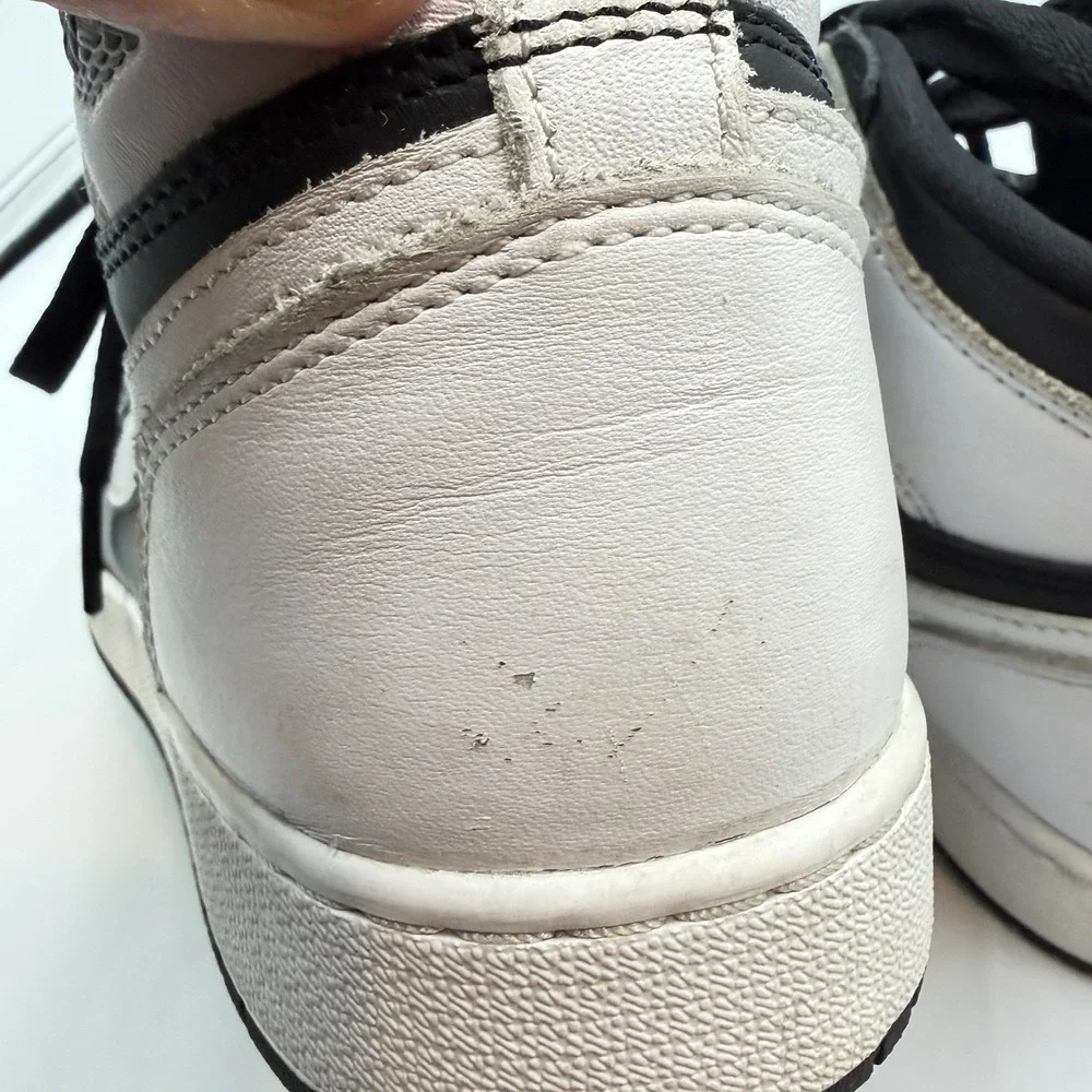 NIKE AIR JORDAN 1 RETRO HIGH OG‎ BLACK / WHITE FD1437 010-Youth Size 6Y Euc